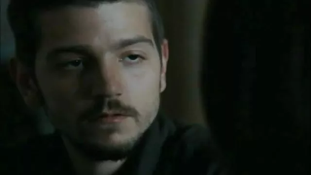 La princesa de látex atormenta videos de fakings gratis a su esclavo