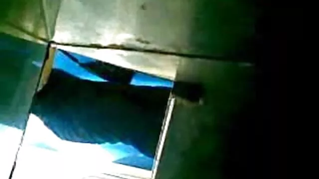 Jeny Smith exhibe en público grandes fakings tv xxx vistas de upskirt en las calles