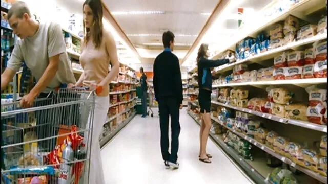 Doctor inspecciona su coño con fakings tv camaras ocultas su polla