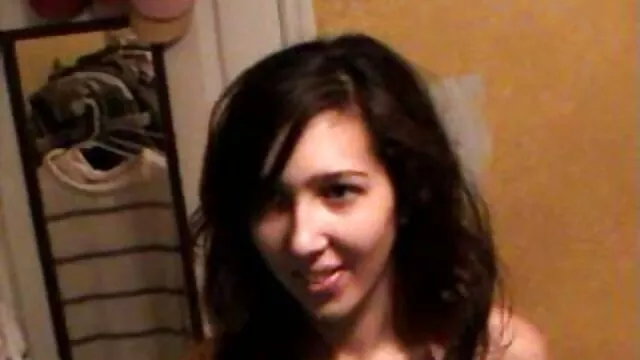 TEENGONZO Sabrina Banks y su coño jugando ver videos faking con juguetes sexuales