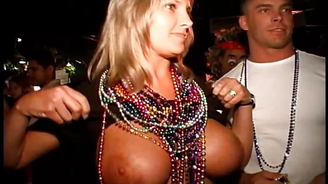 Elegante porn fa kings babe enculada después de digitación