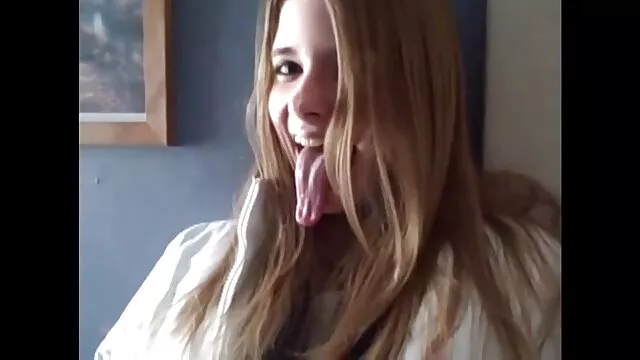 Rubia sexy de videos maduras fakings tetas medianas y buen cuerpo masturbándose